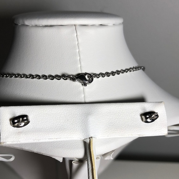 Delicate butterfly 🦋 Earrings and necklace set - Picture 5 of 8